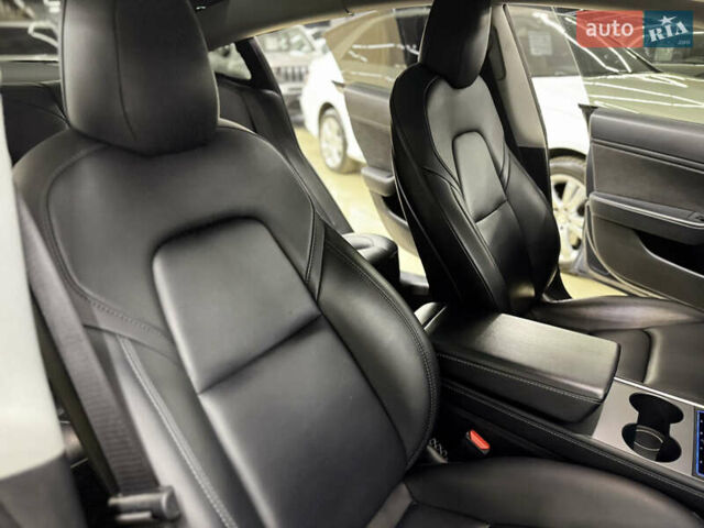 Серый Тесла Модель 3, объемом двигателя 0 л и пробегом 86 тыс. км за 23999 $, фото 16 на Automoto.ua