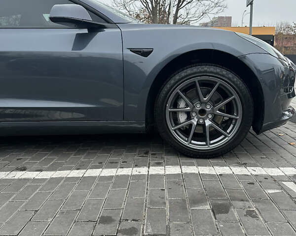 Серый Тесла Модель 3, объемом двигателя 0 л и пробегом 138 тыс. км за 18900 $, фото 8 на Automoto.ua