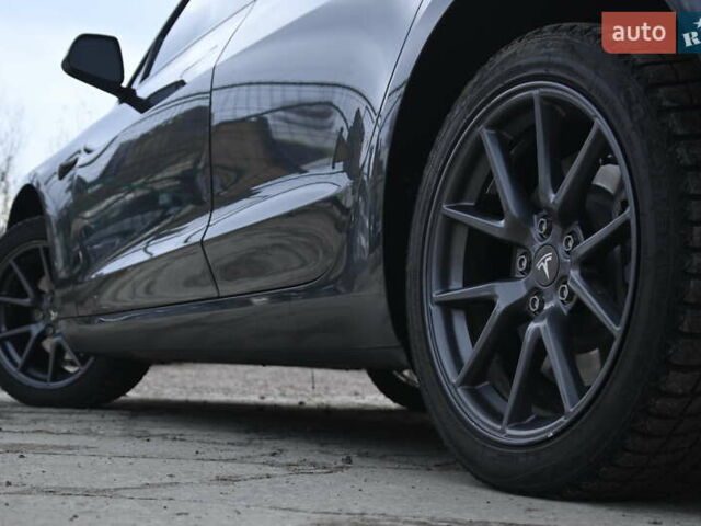 Серый Тесла Модель 3, объемом двигателя 0 л и пробегом 84 тыс. км за 22500 $, фото 12 на Automoto.ua