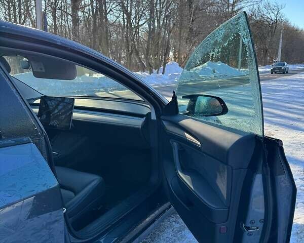 Серый Тесла Модель 3, объемом двигателя 0 л и пробегом 51 тыс. км за 24700 $, фото 9 на Automoto.ua