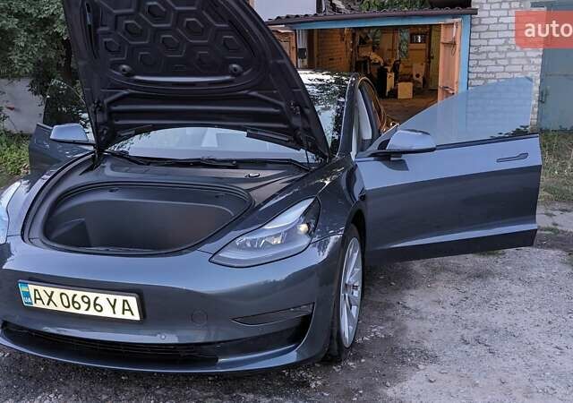 Серый Тесла Модель 3, объемом двигателя 0 л и пробегом 23 тыс. км за 19500 $, фото 2 на Automoto.ua