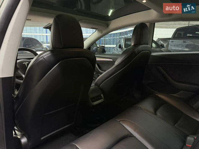 Серый Тесла Модель 3, объемом двигателя 0 л и пробегом 54 тыс. км за 24900 $, фото 22 на Automoto.ua