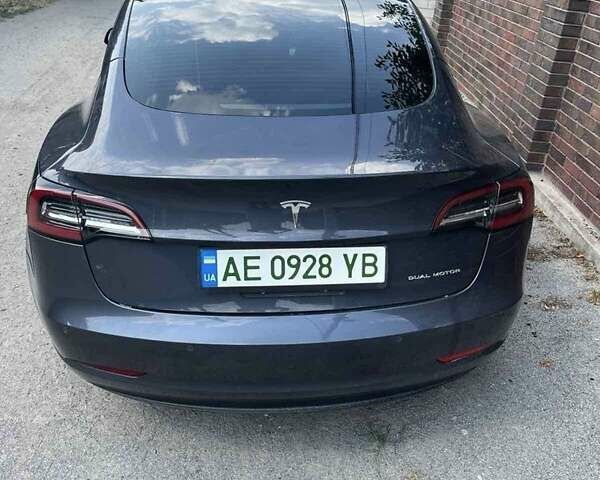 Тесла Модель 3 2021 в Днепре (Днепропетровске) на Automoto.ua Серый Тесла Модель 3, объемом двигателя 0 л и пробегом 25 тыс. км за 21200 $, фото 1 на Automoto.ua