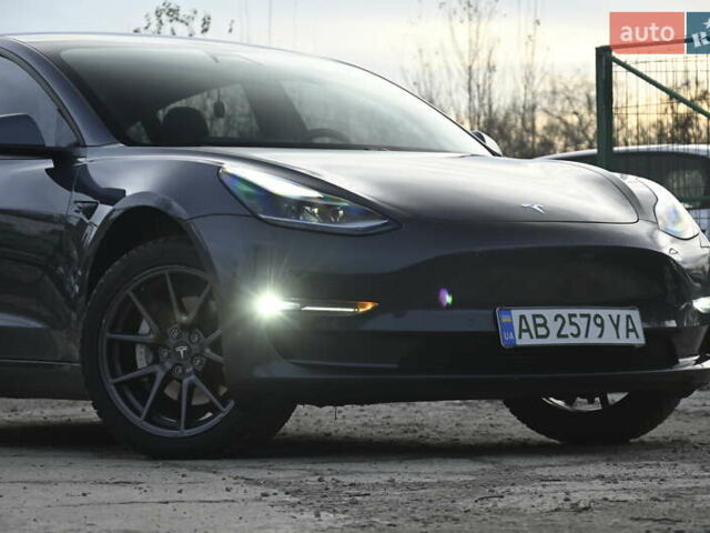 Серый Тесла Модель 3, объемом двигателя 0 л и пробегом 84 тыс. км за 22500 $, фото 2 на Automoto.ua