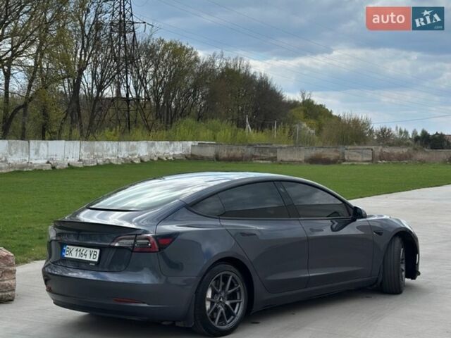 Серый Тесла Модель 3, объемом двигателя 0 л и пробегом 158 тыс. км за 15500 $, фото 2 на Automoto.ua