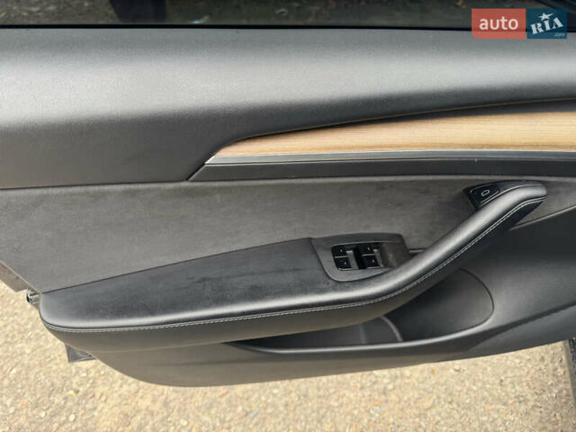 Сірий Тесла Модель 3, об'ємом двигуна 0 л та пробігом 203 тис. км за 17000 $, фото 19 на Automoto.ua