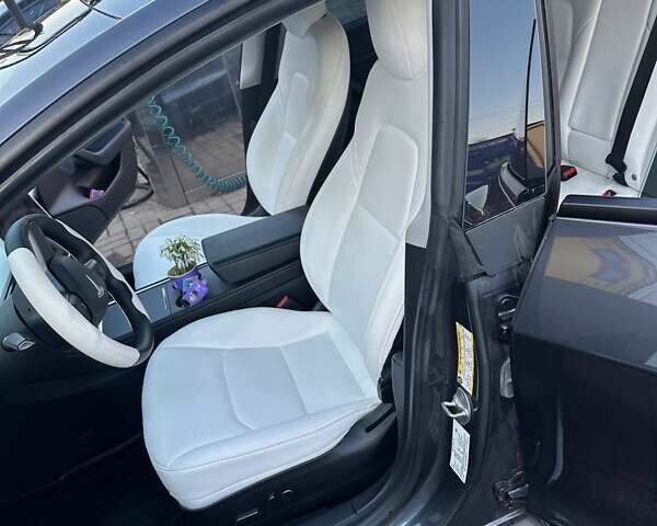 Серый Тесла Модель 3, объемом двигателя 0 л и пробегом 117 тыс. км за 20000 $, фото 3 на Automoto.ua