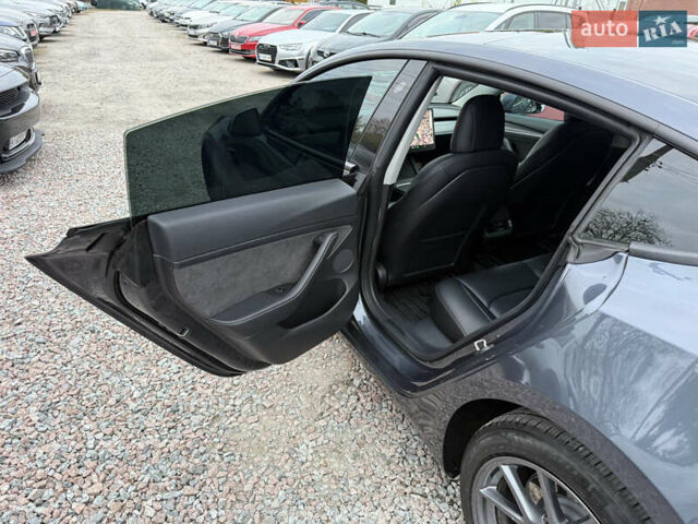 Серый Тесла Модель 3, объемом двигателя 0 л и пробегом 75 тыс. км за 20700 $, фото 25 на Automoto.ua