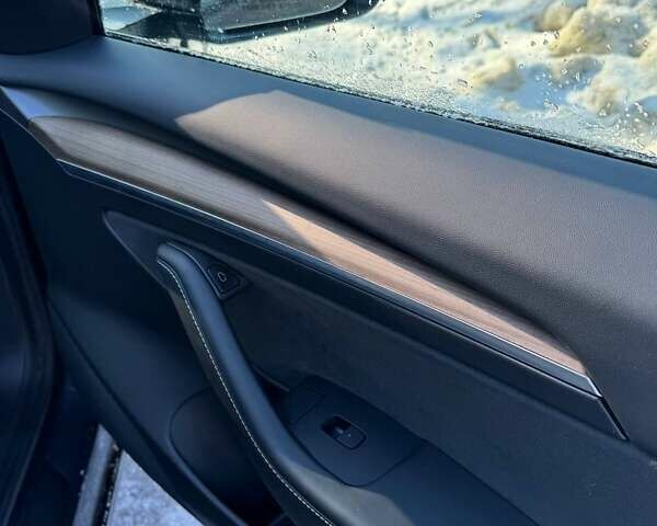 Серый Тесла Модель 3, объемом двигателя 0 л и пробегом 51 тыс. км за 24700 $, фото 12 на Automoto.ua