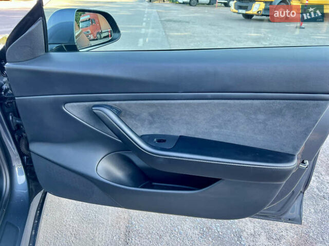 Серый Тесла Модель 3, объемом двигателя 0 л и пробегом 51 тыс. км за 20800 $, фото 30 на Automoto.ua