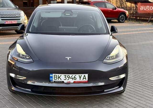 Сірий Тесла Модель 3, об'ємом двигуна 0 л та пробігом 42 тис. км за 20600 $, фото 7 на Automoto.ua