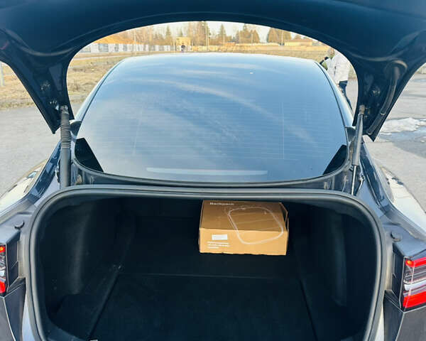 Серый Тесла Модель 3, объемом двигателя 0 л и пробегом 70 тыс. км за 21500 $, фото 8 на Automoto.ua