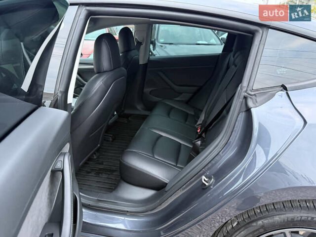 Серый Тесла Модель 3, объемом двигателя 0 л и пробегом 75 тыс. км за 20700 $, фото 26 на Automoto.ua