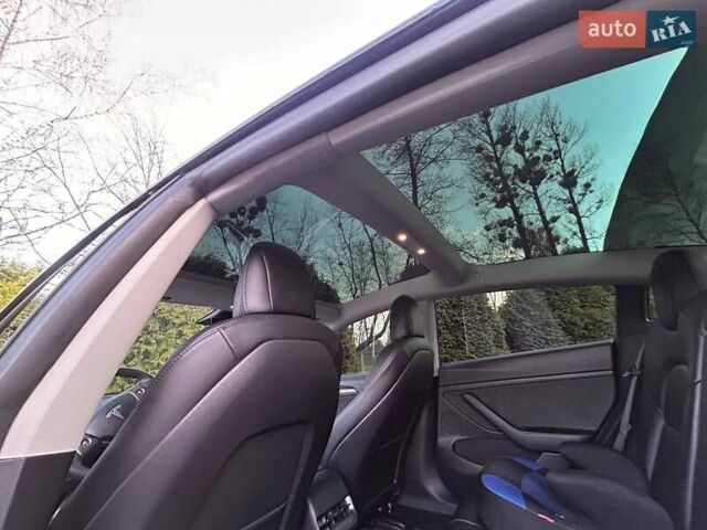 Серый Тесла Модель 3, объемом двигателя 0 л и пробегом 153 тыс. км за 16000 $, фото 2 на Automoto.ua