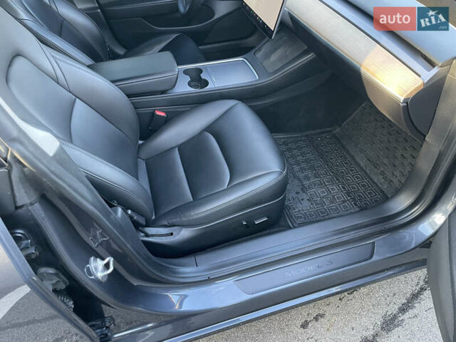 Серый Тесла Модель 3, объемом двигателя 0 л и пробегом 105 тыс. км за 19500 $, фото 10 на Automoto.ua