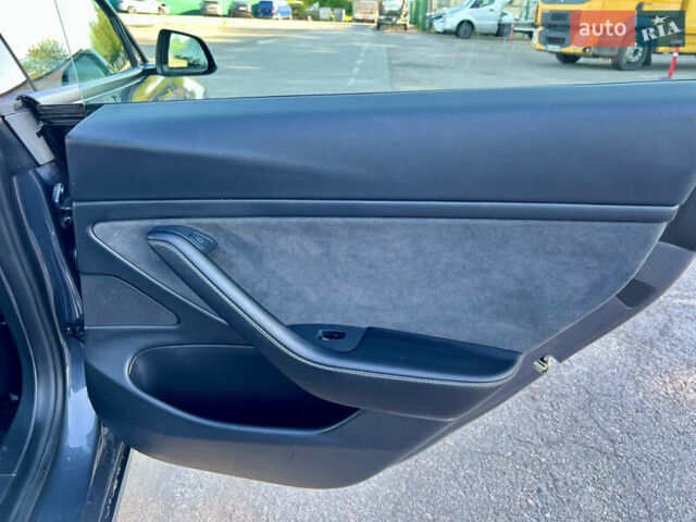 Серый Тесла Модель 3, объемом двигателя 0 л и пробегом 51 тыс. км за 20800 $, фото 28 на Automoto.ua