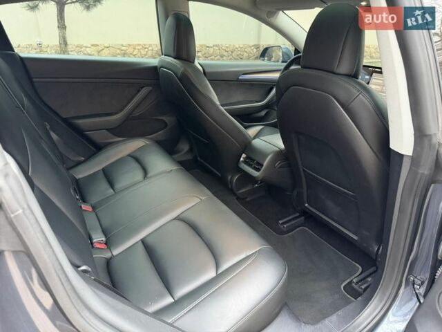 Сірий Тесла Модель 3, об'ємом двигуна 0 л та пробігом 56 тис. км за 23000 $, фото 16 на Automoto.ua