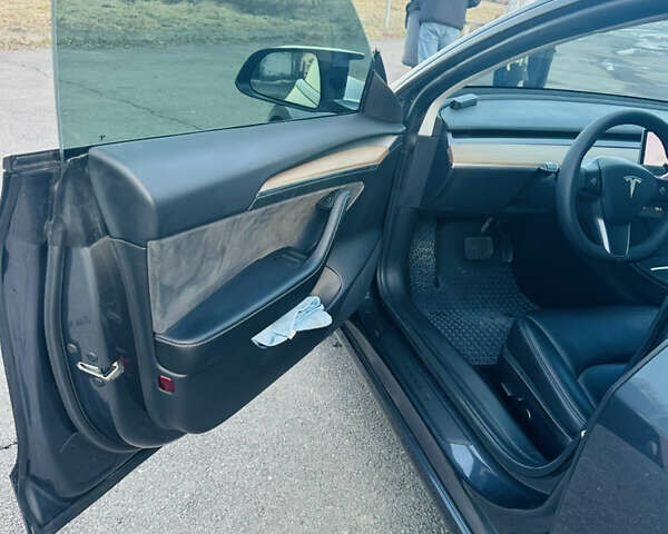 Серый Тесла Модель 3, объемом двигателя 0 л и пробегом 70 тыс. км за 21500 $, фото 18 на Automoto.ua