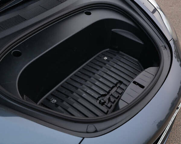 Серый Тесла Модель 3, объемом двигателя 0 л и пробегом 66 тыс. км за 21500 $, фото 6 на Automoto.ua