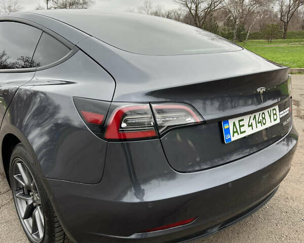 Серый Тесла Модель 3, объемом двигателя 0 л и пробегом 90 тыс. км за 20500 $, фото 6 на Automoto.ua