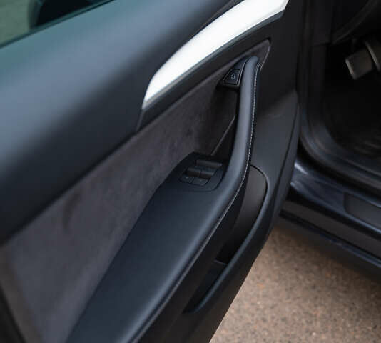 Серый Тесла Модель 3, объемом двигателя 0 л и пробегом 66 тыс. км за 21500 $, фото 20 на Automoto.ua