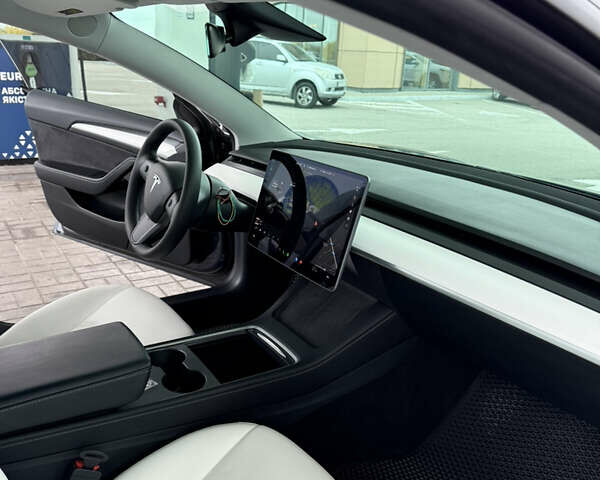 Серый Тесла Модель 3, объемом двигателя 0 л и пробегом 60 тыс. км за 22999 $, фото 20 на Automoto.ua