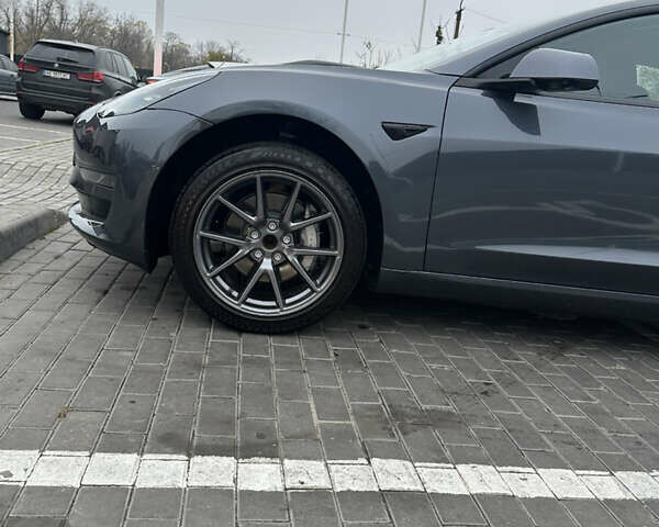 Серый Тесла Модель 3, объемом двигателя 0 л и пробегом 138 тыс. км за 17900 $, фото 1 на Automoto.ua