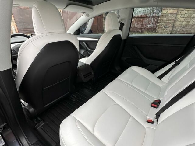 Серый Тесла Модель 3, объемом двигателя 0 л и пробегом 36 тыс. км за 25400 $, фото 12 на Automoto.ua