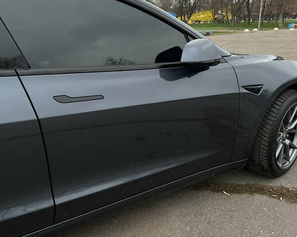 Серый Тесла Модель 3, объемом двигателя 0 л и пробегом 90 тыс. км за 20500 $, фото 9 на Automoto.ua