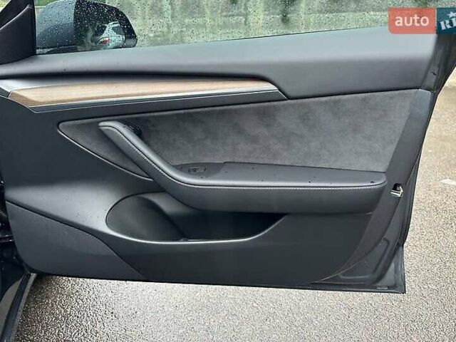 Сірий Тесла Модель 3, об'ємом двигуна 0 л та пробігом 117 тис. км за 18000 $, фото 15 на Automoto.ua