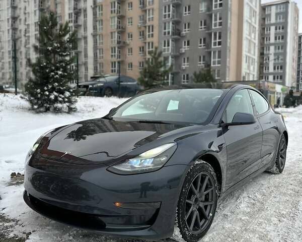 Серый Тесла Модель 3, объемом двигателя 0 л и пробегом 49 тыс. км за 18300 $, фото 4 на Automoto.ua
