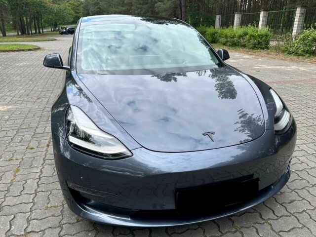 Серый Тесла Модель 3, объемом двигателя 0 л и пробегом 18 тыс. км за 13200 $, фото 4 на Automoto.ua