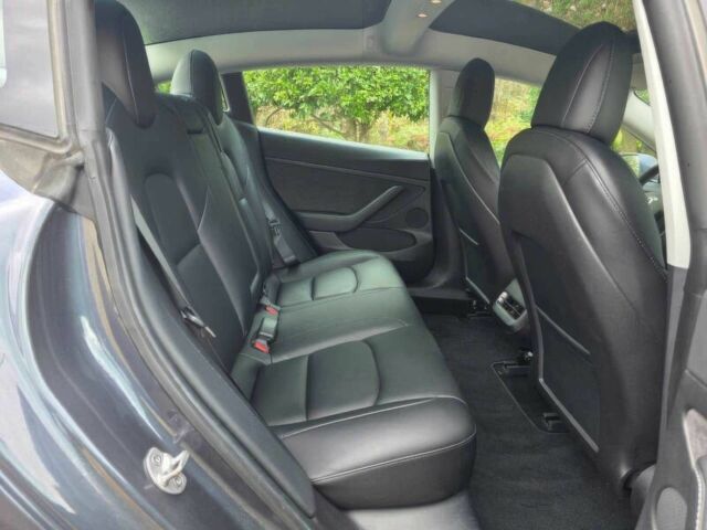 Сірий Тесла Модель 3, об'ємом двигуна 0 л та пробігом 28 тис. км за 9000 $, фото 11 на Automoto.ua