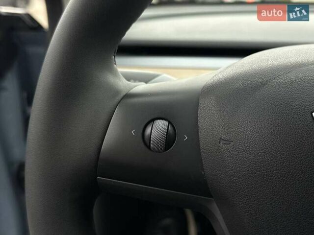 Серый Тесла Модель 3, объемом двигателя 0 л и пробегом 68 тыс. км за 19500 $, фото 12 на Automoto.ua