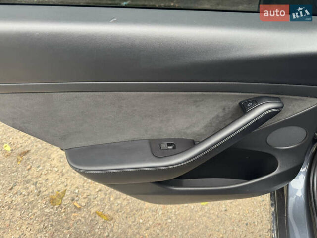 Сірий Тесла Модель 3, об'ємом двигуна 0 л та пробігом 203 тис. км за 17000 $, фото 15 на Automoto.ua