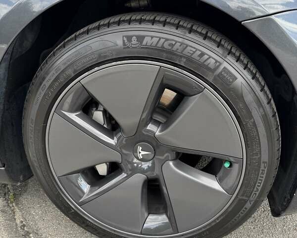 Серый Тесла Модель 3, объемом двигателя 0 л и пробегом 91 тыс. км за 16500 $, фото 15 на Automoto.ua