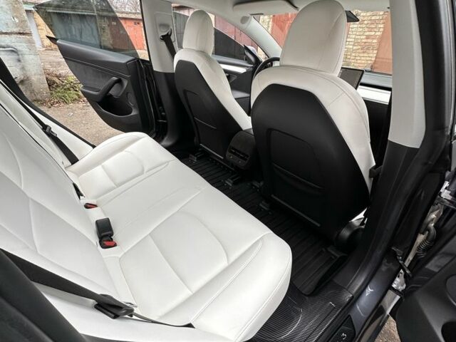 Серый Тесла Модель 3, объемом двигателя 0 л и пробегом 36 тыс. км за 25400 $, фото 13 на Automoto.ua