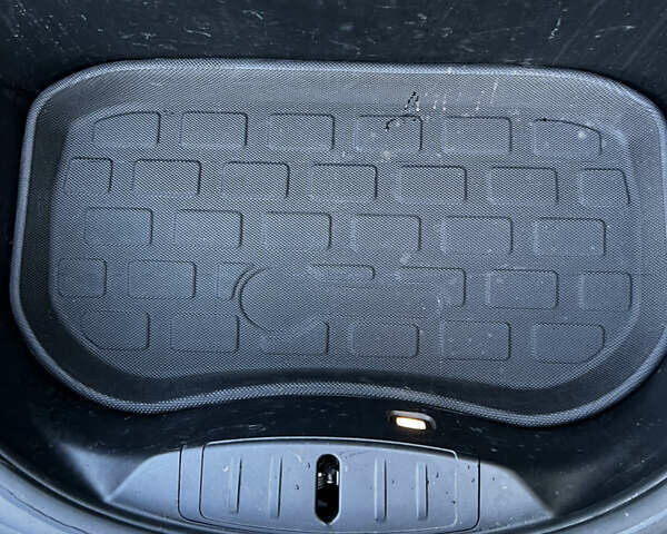 Серый Тесла Модель 3, объемом двигателя 0 л и пробегом 64 тыс. км за 23000 $, фото 26 на Automoto.ua