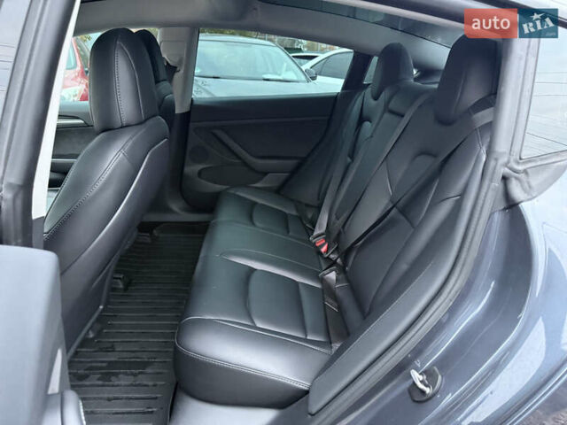 Серый Тесла Модель 3, объемом двигателя 0 л и пробегом 75 тыс. км за 20700 $, фото 27 на Automoto.ua