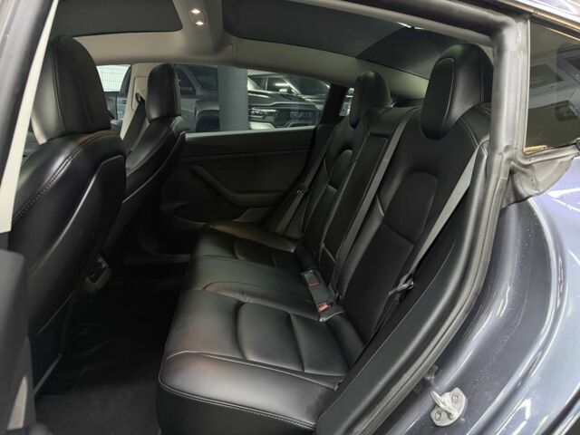 Серый Тесла Модель 3, объемом двигателя 0 л и пробегом 54 тыс. км за 24900 $, фото 18 на Automoto.ua