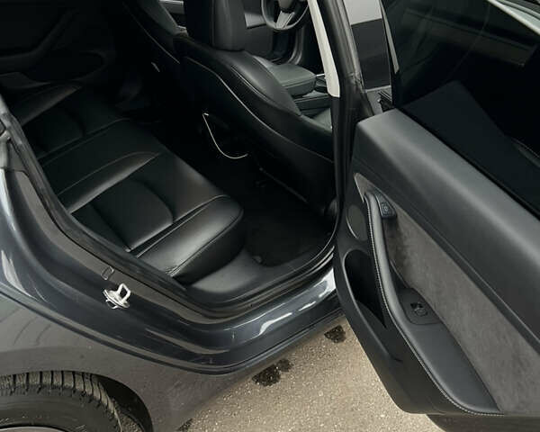 Серый Тесла Модель 3, объемом двигателя 0 л и пробегом 90 тыс. км за 20500 $, фото 15 на Automoto.ua