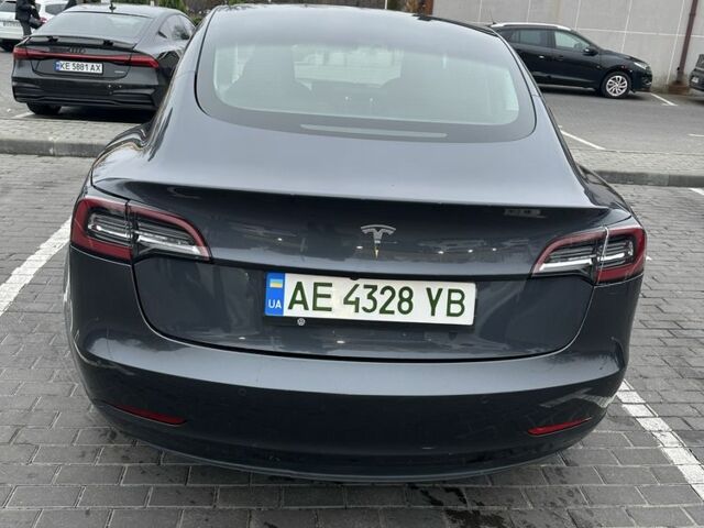 Серый Тесла Модель 3, объемом двигателя 0 л и пробегом 132 тыс. км за 20600 $, фото 5 на Automoto.ua