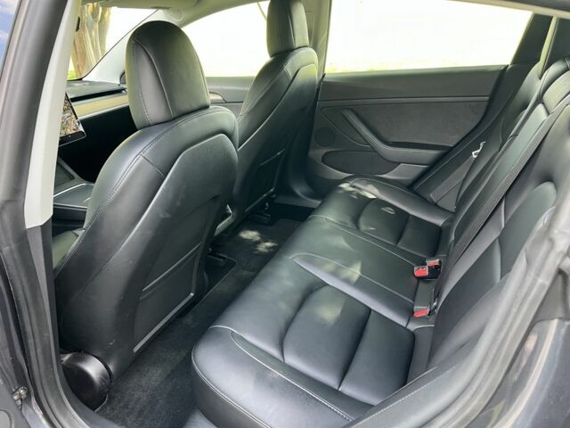 Серый Тесла Модель 3, объемом двигателя 0 л и пробегом 119 тыс. км за 19100 $, фото 5 на Automoto.ua