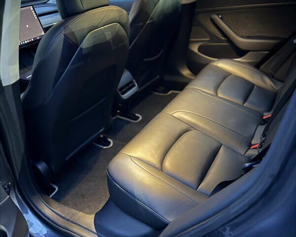 Серый Тесла Модель 3, объемом двигателя 0 л и пробегом 67 тыс. км за 18200 $, фото 9 на Automoto.ua