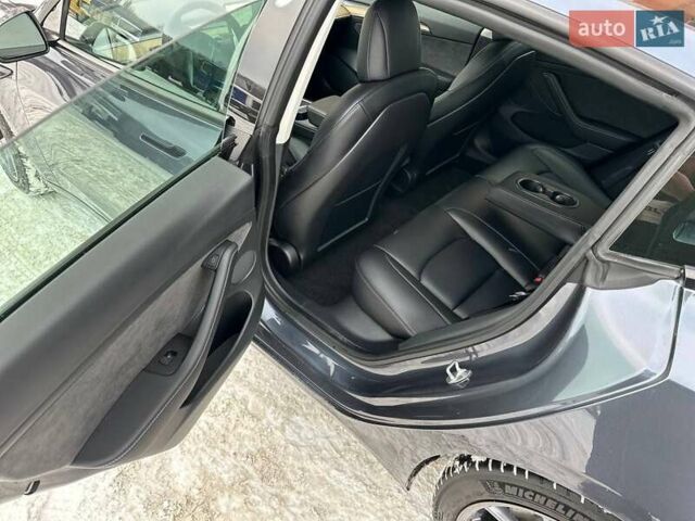 Серый Тесла Модель 3, объемом двигателя 0 л и пробегом 49 тыс. км за 18300 $, фото 13 на Automoto.ua