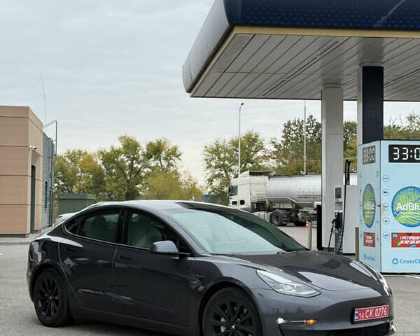 Серый Тесла Модель 3, объемом двигателя 0 л и пробегом 60 тыс. км за 22999 $, фото 3 на Automoto.ua