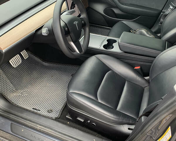 Серый Тесла Модель 3, объемом двигателя 0 л и пробегом 81 тыс. км за 24500 $, фото 3 на Automoto.ua