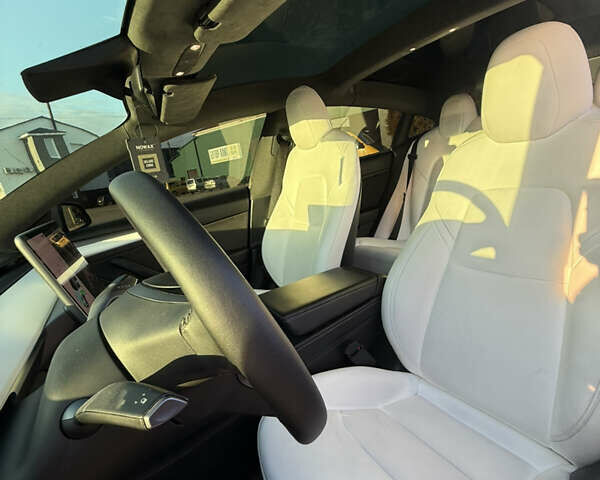 Серый Тесла Модель 3, объемом двигателя 0 л и пробегом 50 тыс. км за 24500 $, фото 15 на Automoto.ua