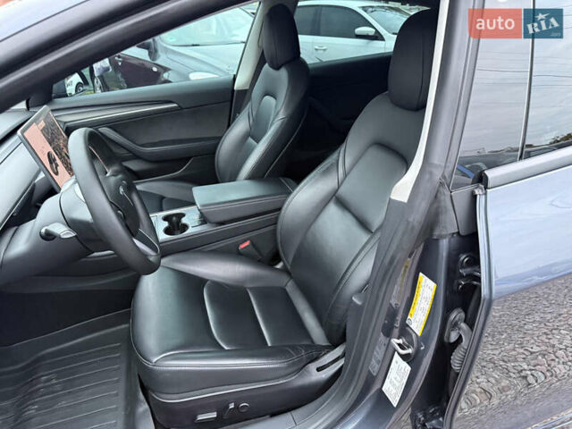 Серый Тесла Модель 3, объемом двигателя 0 л и пробегом 75 тыс. км за 20700 $, фото 16 на Automoto.ua