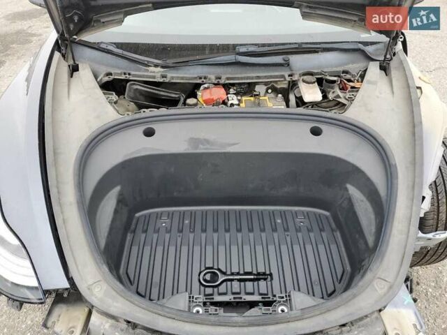 Серый Тесла Модель 3, объемом двигателя 0 л и пробегом 121 тыс. км за 22500 $, фото 13 на Automoto.ua